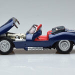 Jaguar XKSS Blau AUTOart 1:18 - image 4 of 9