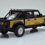 Jeep Gladiator Honcho Schwarz GT Spirit 1:18 - image 2 of 6