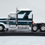 Kenworth W900 Grün Weiß IXO 1:43 - image 3 of 6