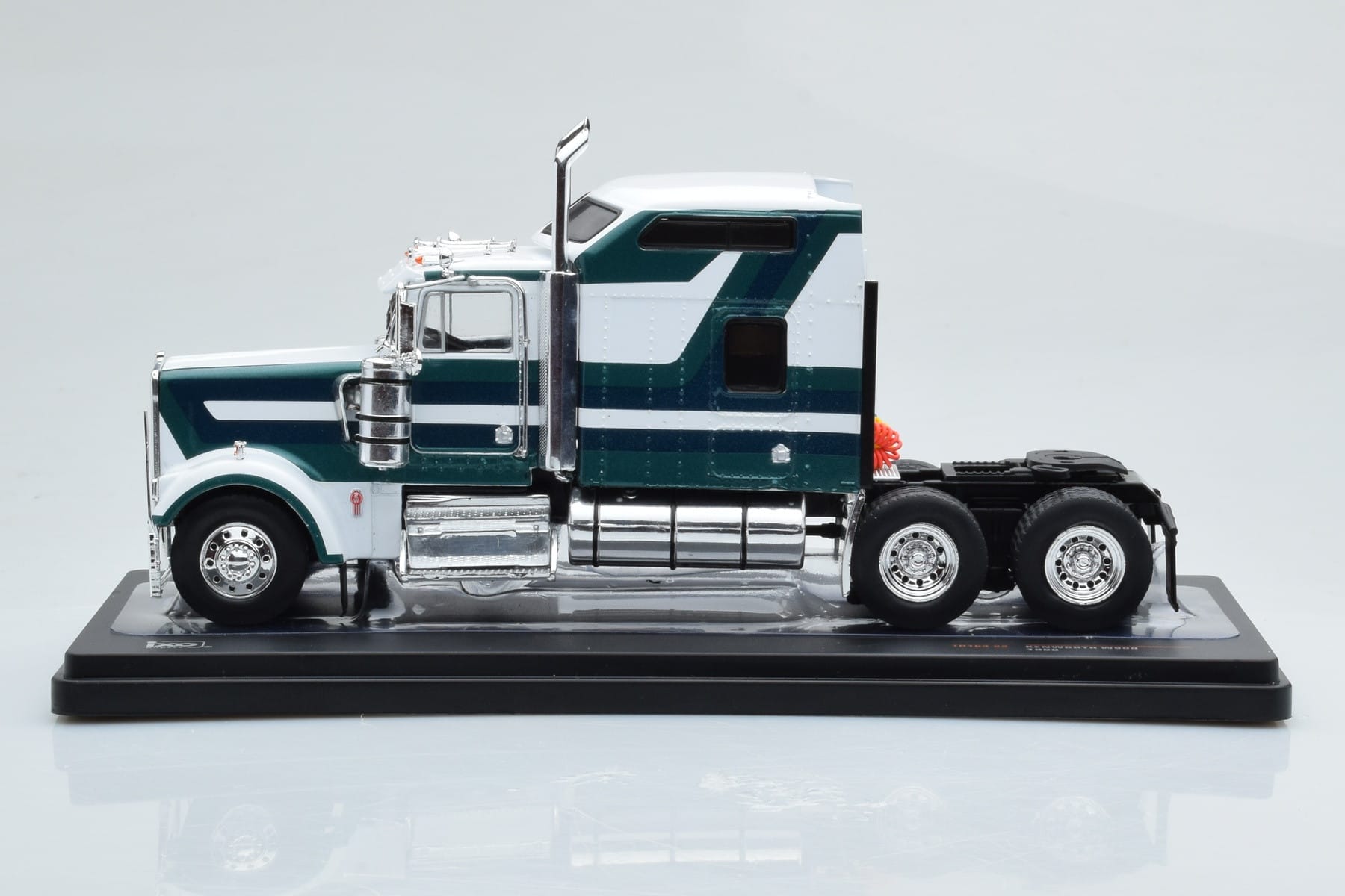 Kenworth W900 Grün Weiß IXO 1:43 TR164 Druckguss — Bild 3 von 6