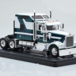 Kenworth W900 Grün Weiß IXO 1:43 - image 4 of 6