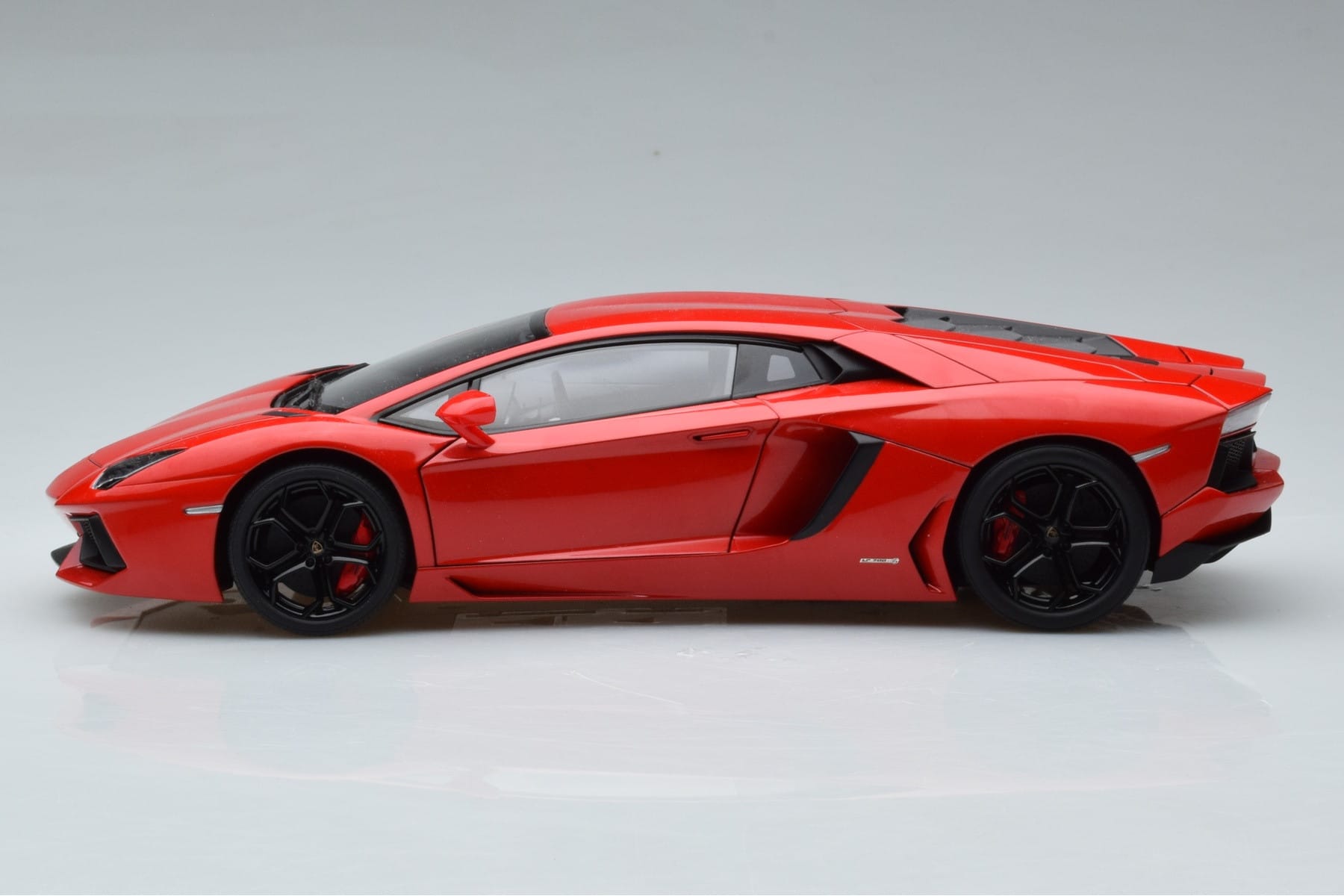 Lamborghini Aventador LP700-4 Andromeda Rot AUTOart 1:18 74669 Druckguss — Bild 5 von 10