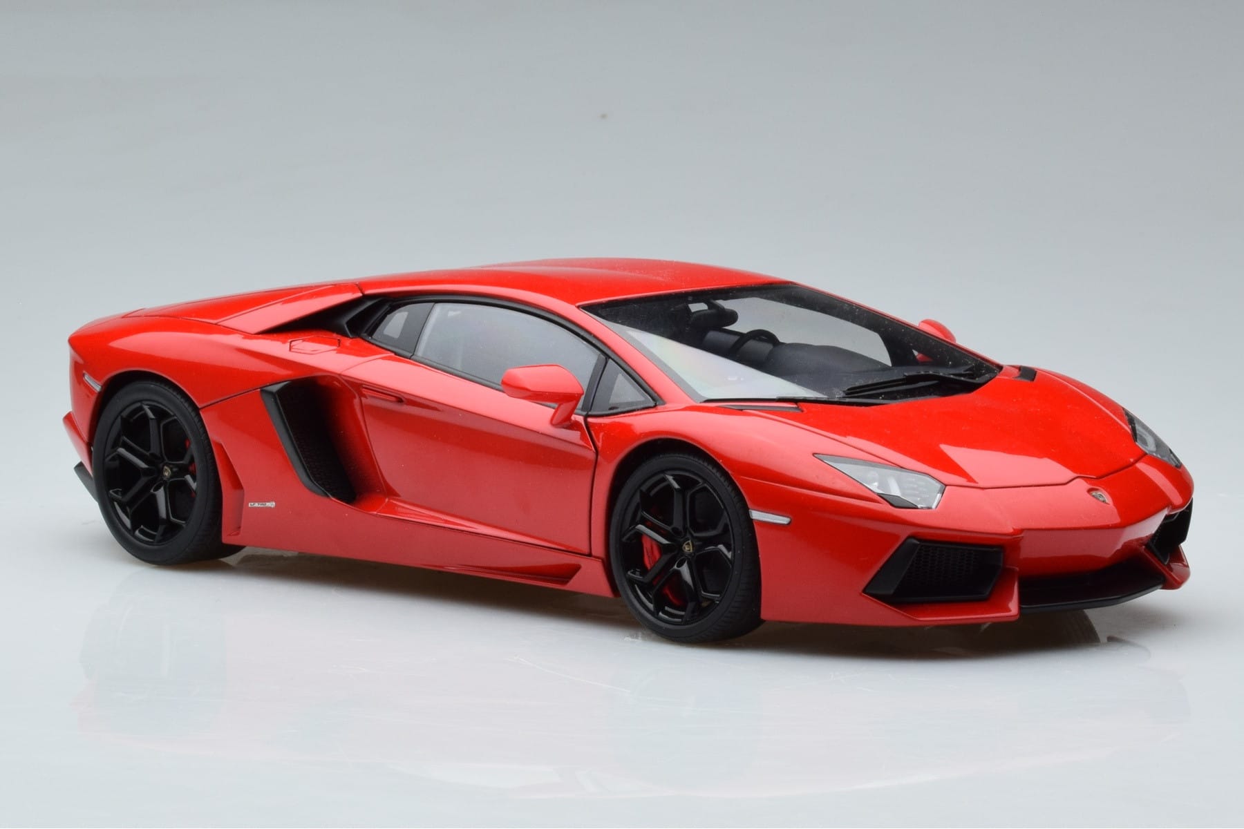 Lamborghini Aventador LP700-4 Andromeda Rot AUTOart 1:18 74669 Druckguss — Bild 6 von 10