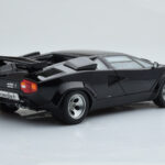 Lamborghini Countach LP5000S Schwarz AUTOart 1:18 - image 4 of 10