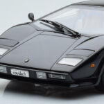 Lamborghini Countach LP5000S Schwarz AUTOart 1:18 - image 9 of 10