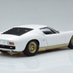Lamborghini Miura SV Weiß AUTOart 1:18 - image 3 of 8