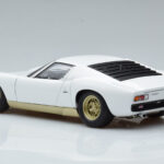 Lamborghini Miura SV Weiß AUTOart 1:18 - image 7 of 8