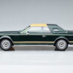 Lincoln Continental Mark V Dunkelgrün MCG 1:18 MCG18404 Druckguss - image 3 of 6