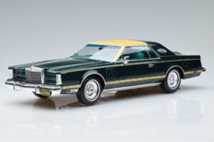 Lincoln Continental Mark V Dunkelgrün MCG 1:18 MCG18404 Druckguss