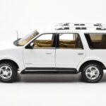 Lincoln Navigator Weiß AUTOart 1:18 - image 4 of 8