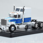 Mack Superliner Magnum Weiß Blau IXO 1:43