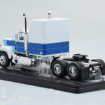 Mack Superliner Magnum Weiß Blau IXO 1:43 - image 5 of 6