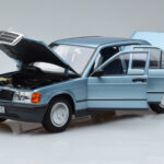 Mercedes 190E W201 Hellblau Norev 1:18 - image 2 of 7