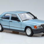 Mercedes 190E W201 Hellblau Norev 1:18 - image 5 of 7