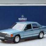 Mercedes 190E W201 Hellblau Norev 1:18 - image 7 of 7