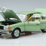 Mercedes 200 W123 Grün Norev 1:18 183796 Druckguss - image 2 of 7