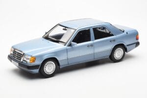 Mercedes 230E W124 Hellblau Metallic Norev 1:18 183945