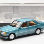 Mercedes 230E W124 Beryl Metallic Händler Edition Norev 1:18 B66040698 - image 8 of 8