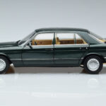 Mercedes 560 SEL W126 Dunkelgrün Metallic Norev 1:18 - image 4 of 7