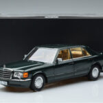 Mercedes 560 SEL W126 Dunkelgrün Metallic Norev 1:18 - image 7 of 7