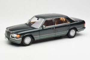 Mercedes 560 SEL W126 Night Grün Metallic Dealer Edition Norev 1:18 B66040626