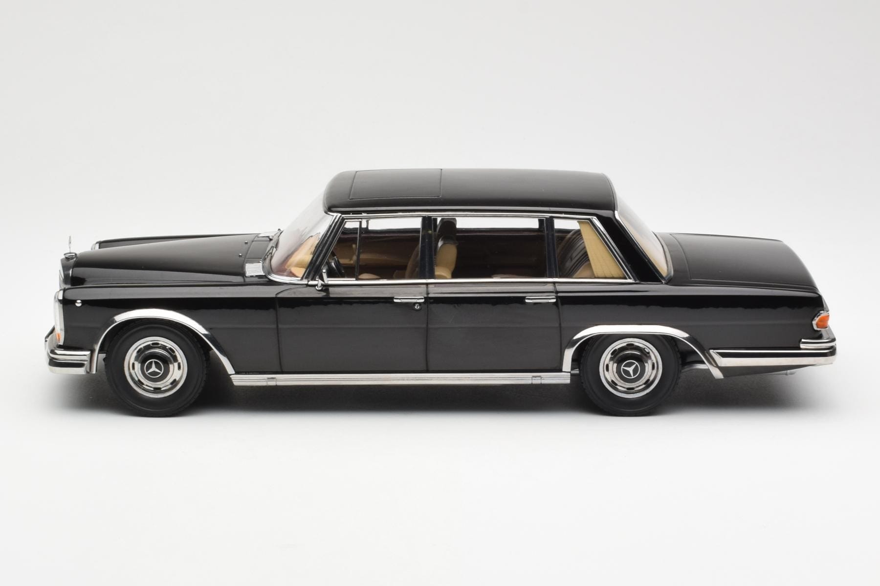 Mercedes 600 SWB W100 Schwarz KK-Scale 1:18 180601 Druckguss — Bild 3 von 6