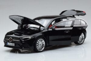 Mercedes A-Class W177 AMG Line Norev 1:18 183861 Druckguss — Bild 2 von 7