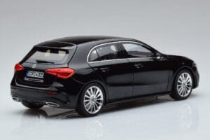 Mercedes A-Class W177 AMG Line Norev 1:18 183861 Druckguss — Bild 3 von 7