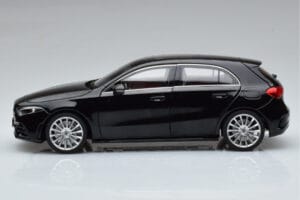 Mercedes A-Class W177 AMG Line Norev 1:18 183861 Druckguss — Bild 4 von 7