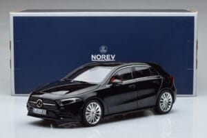 Mercedes A-Class W177 AMG Line Norev 1:18 183861 Druckguss — Bild 7 von 7