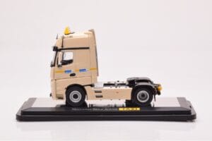 Mercedes Actros Gigaspace IAA 2012 Taxi NZG 1:50 MM0015