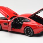 Mercedes AMG GT C190 Rot Norev 1:18 183496 - image 5 of 8