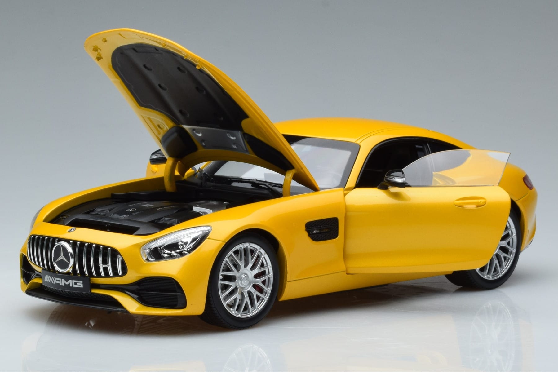 Mercedes AMG GT S Solarbeam Norev 1:18 B66960410 Druckguss — Bild 2 von 7