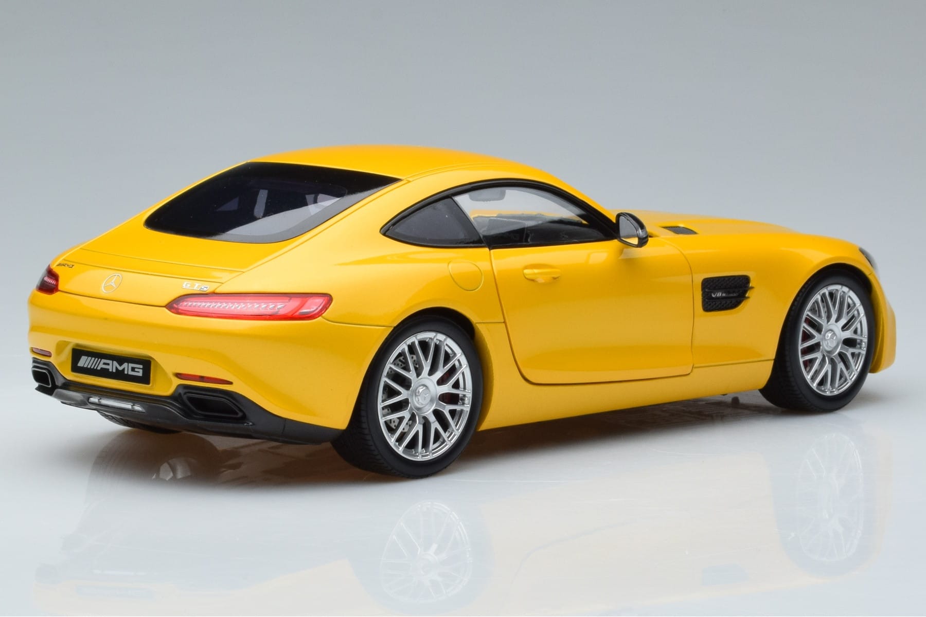 Mercedes AMG GT S Solarbeam Norev 1:18 B66960410 Druckguss — Bild 3 von 7