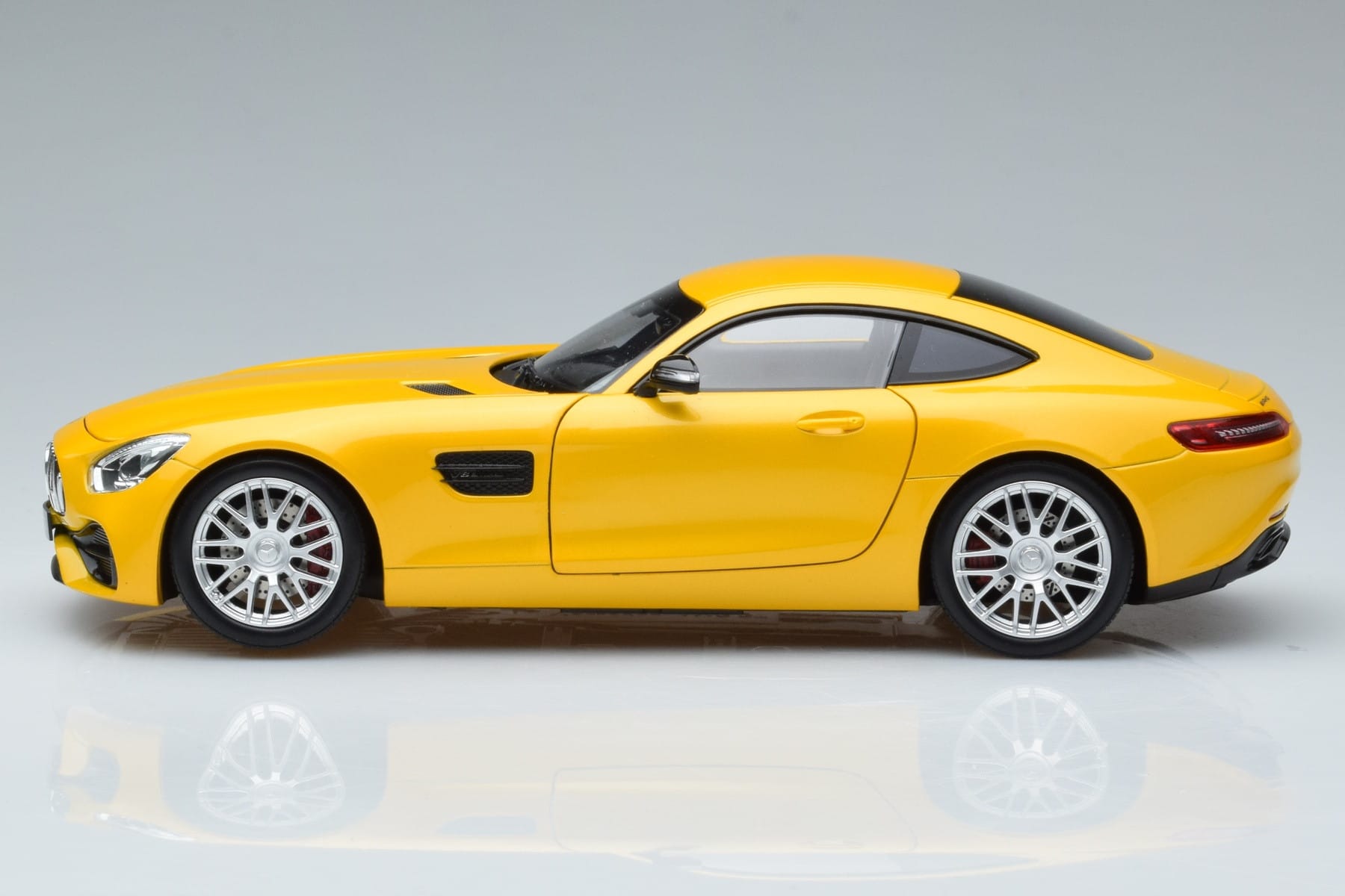 Mercedes AMG GT S Solarbeam Norev 1:18 B66960410 Druckguss — Bild 4 von 7