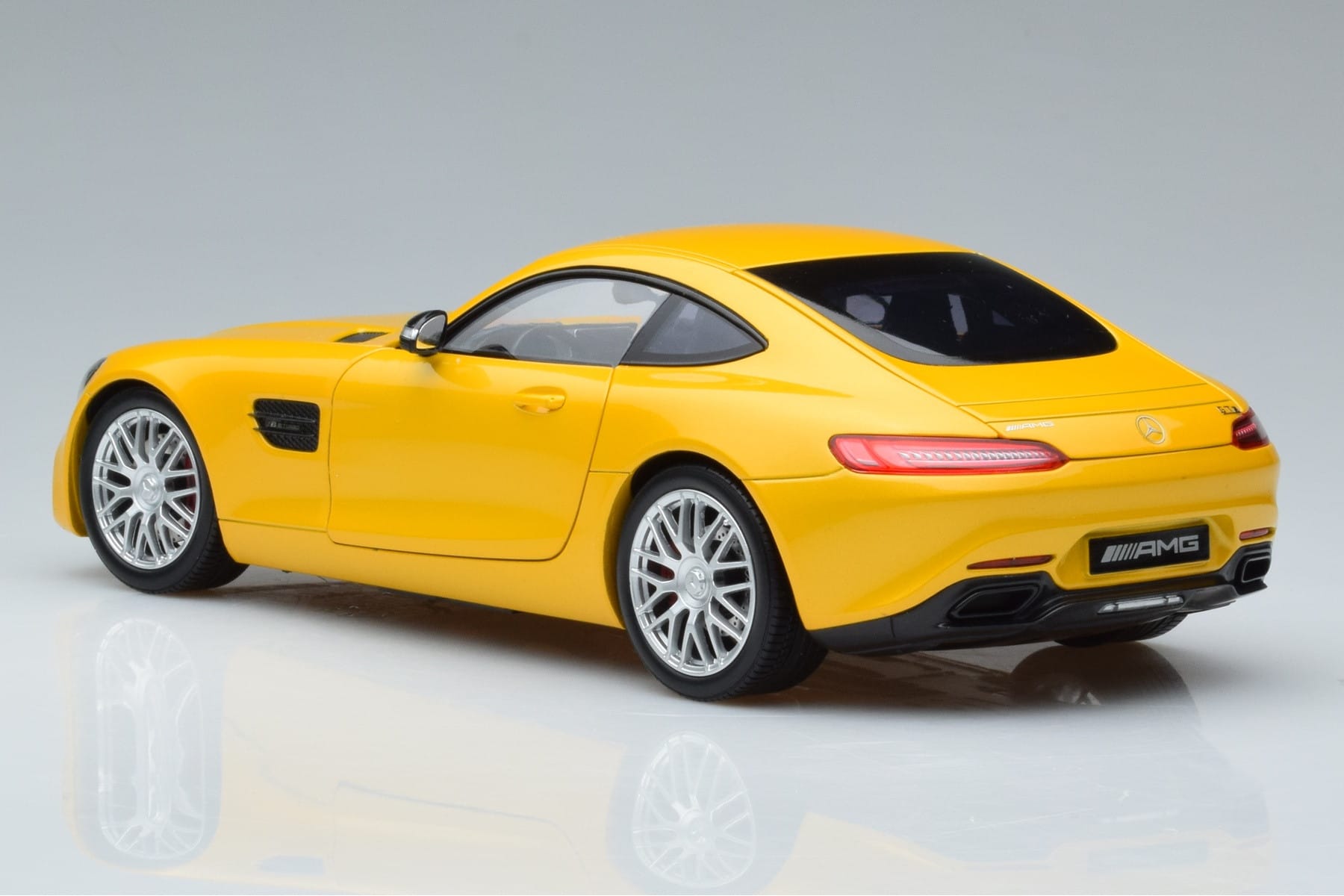 Mercedes AMG GT S Solarbeam Norev 1:18 B66960410 Druckguss — Bild 6 von 7
