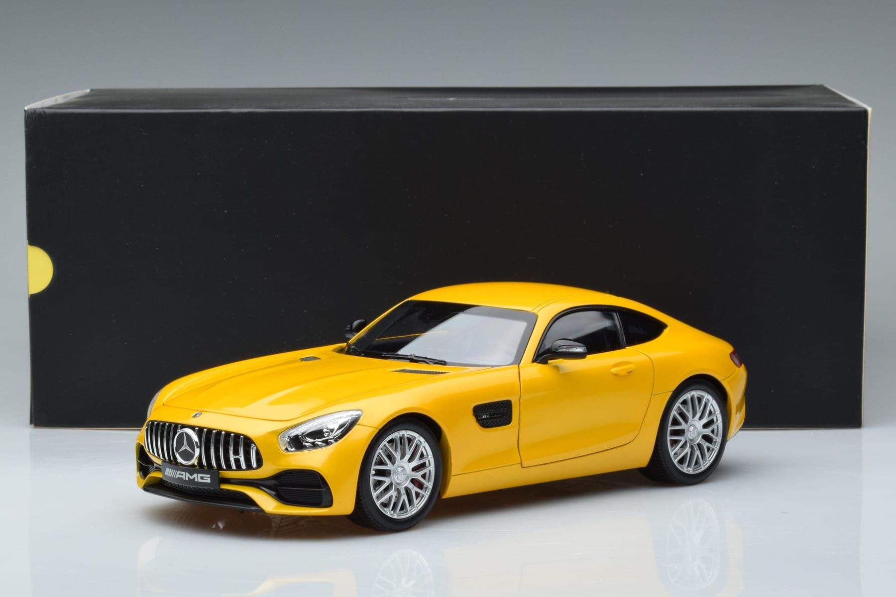 Mercedes AMG GT S Solarbeam Norev 1:18 B66960410 Druckguss — Bild 7 von 7