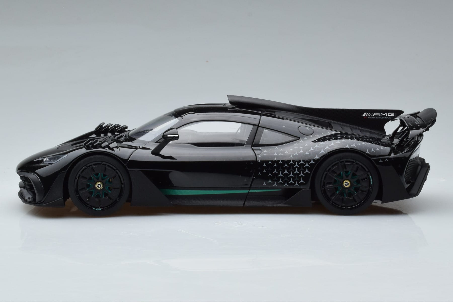 Mercedes AMG One Schwarz NZG 1:18 B66961042 Druckguss — Bild 6 von 9