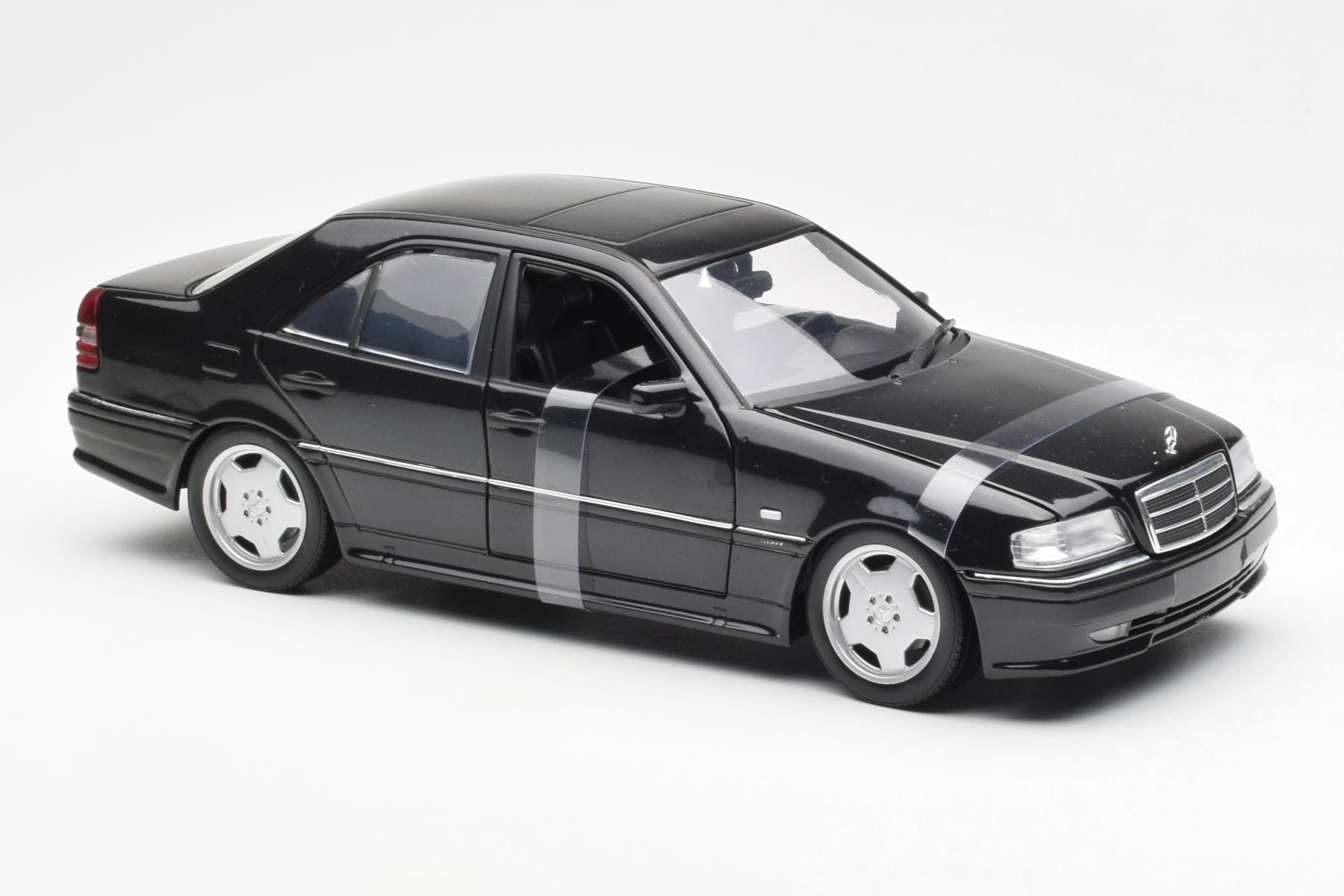 Mercedes C-Class W202 C36 AMG Schwarz Metallic UT Models 1:18 26102 Druckguss — Bild 4 von 6