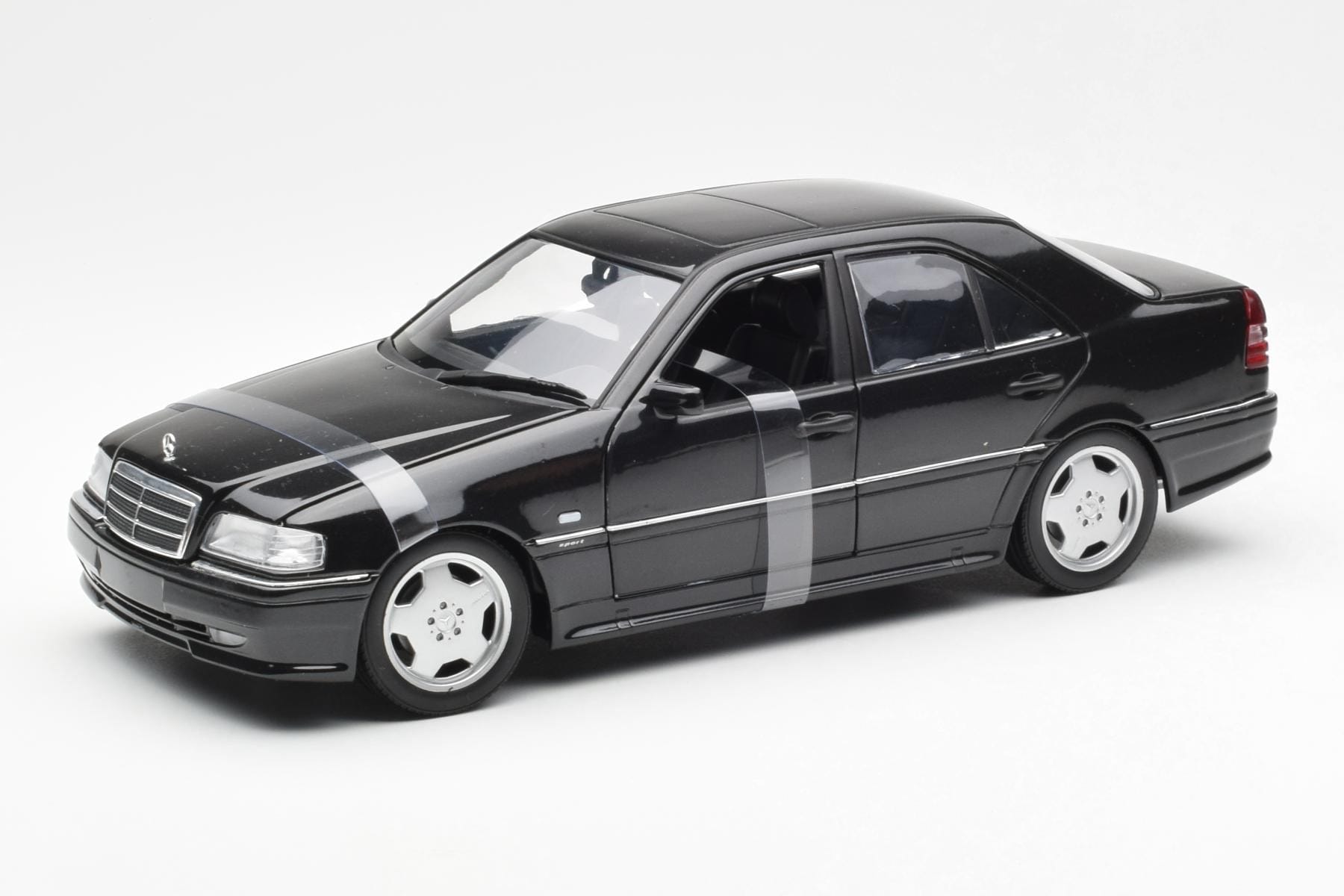 Mercedes C-Class W202 C36 AMG Schwarz Metallic UT Models 1:18 26102 Druckguss
