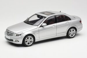 Mercedes C-Class W204 Avantgarde Silber AUTOart 1:18 B66962368