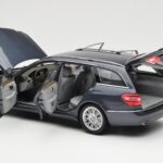 Mercedes E-Class S212 T-Modell Tenorit Grau Metallic Minichamps 1:18 B66962447 - image 5 of 8