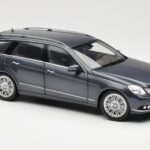 Mercedes E-Class S212 T-Modell Tenorit Grau Metallic Minichamps 1:18 B66962447 - image 6 of 8