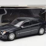 Mercedes E-Class W211 Blau Metallic Kyosho 1:18 B66962147 - image 8 of 8