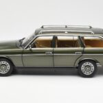 Mercedes 230T W123 T-Modell Grün Metallic Norev 1:18 183730 - image 4 of 8