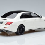 Mercedes AMG E63 S W213 Weiß GT Spirit 1:18 - image 2 of 6