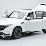 Mercedes EQC 400 Diamond Weiß NZG 1:18 - image 2 of 8