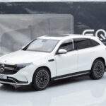 Mercedes EQC 400 Diamond Weiß NZG 1:18 - image 8 of 8