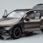 Mercedes EQE SUV X294 AMG Line Velvet Braun NZG 1:18 - image 2 of 8