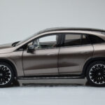 Mercedes EQE SUV X294 AMG Line Velvet Braun NZG 1:18 - image 4 of 8
